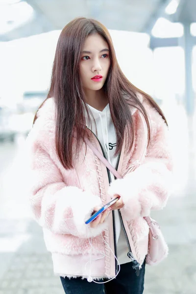 Chinese Zangeres Actrice Jingyi Arriveert Bij Shanghai Hongqiao International Airport — Stockfoto