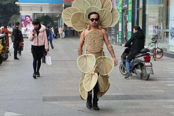 Year Old Chinese Man Dou Xiaogang Dresses His Self Made — Stock fotografie