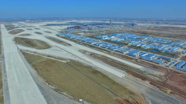 2018 中国東部の山東省青島市郊外の膠州市に建設中の青島膠国際空港の航空写真 — ストック写真