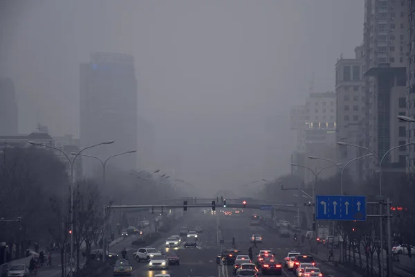 Драйв Автомобілів Дорозі Важких Смогу Районі Cbd Центральний Бізнес Округ — стокове фото