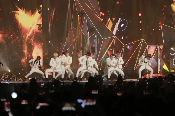 Membros Boy Band Sul Coreana Wanna One Apresentam Durante 2018 — Fotografia de Stock