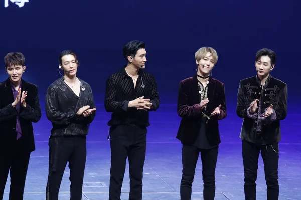 Členové Skupiny Jihokorejské Chlapce Super Junior Zúčastnili Přehlídkou Jejich Nové — Stock fotografie