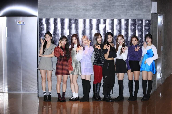 2018年11月8日 韩国女孩团体成员两次出席在韩国首尔举行的音乐节目 倒计时 的拍摄环节 — 图库照片