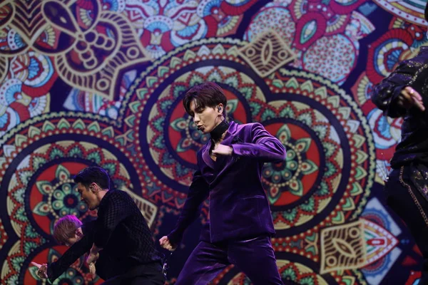 Этой Раздаточной Фотографии Участники Южнокорейской Бойз Группы Super Junior Выступают — стоковое фото