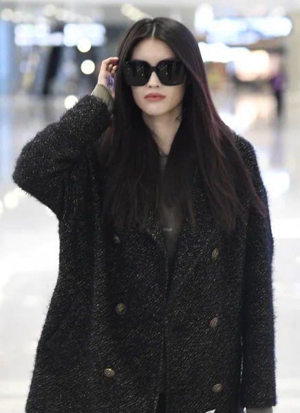 Chinese Model Sui Pictured Arriving Shanghai Hongqiao International Airport Shanghai — Stockfoto