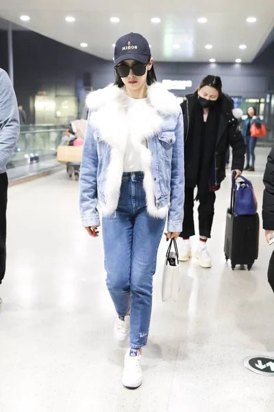 Китайская Актриса Певица Виктория Сонг Сун Цянь Прибывает Шанхайский Аэропорт — стоковое фото