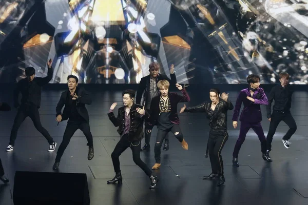 Члены Южнокорейской Бойз Группы Super Junior Выступают Выставке Своего Нового — стоковое фото