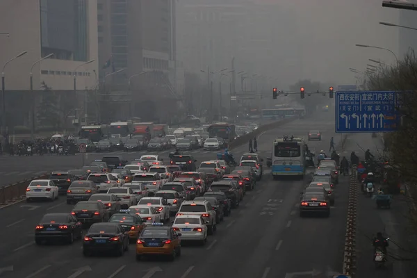 Cars Drive Road Heavy Smog Cbd Central Business District Beijing — Foto Stock