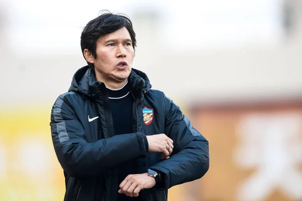 Head Coach Park Choong Kyun Tianjin Quanjian Reagál Ahogy Órákat — Stock Fotó