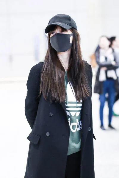 Skådespelerska Från Hong Kong Angelababy Anländer Till Flygplats Shanghai Kina — Stockfoto