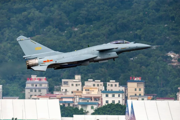 Ein 10B Kampfjet Der Chinesischen Volksbefreiungsarmee Pla Luftwaffe Nimmt Einer — Stockfoto