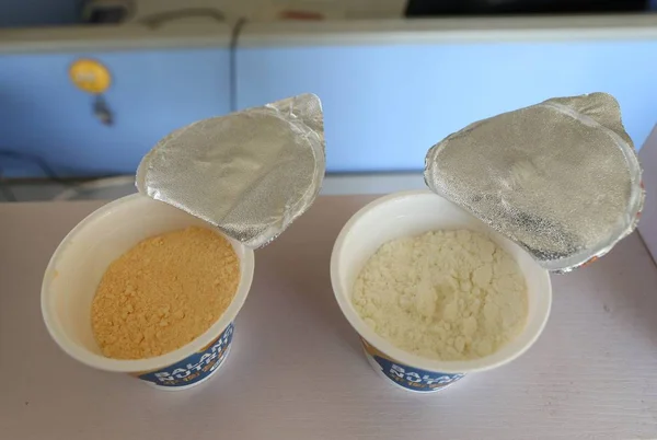 昆明市 中国南西部の雲南省 2018 日にチリ風味の粉末ヨーグルトが表示されます — ストック写真