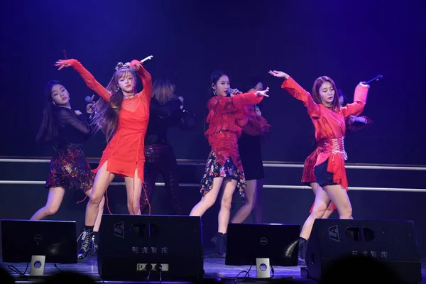 Члены Южнокорейской Женской Группы Girl Приняли Участие Мероприятии Посвященном Фанатам — стоковое фото