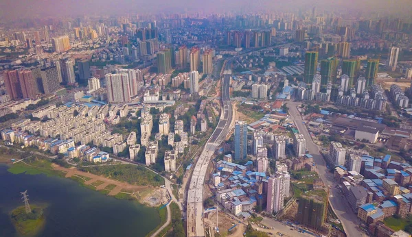 2018 日中国南部の広西チワン族自治区南寧市の交通に開くには広西の最長の高架道路の空撮 — ストック写真