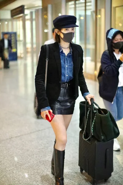 Китайская Певица Актриса Виктория Сонг Сун Цянь Прибыла Международный Аэропорт — стоковое фото
