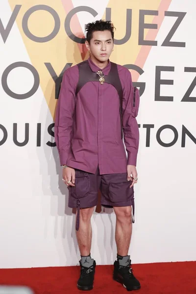 Cantante Actor Chino Kris Yifan Llega Exposición Louis Vuitton Volez —  Fotos de Stock
