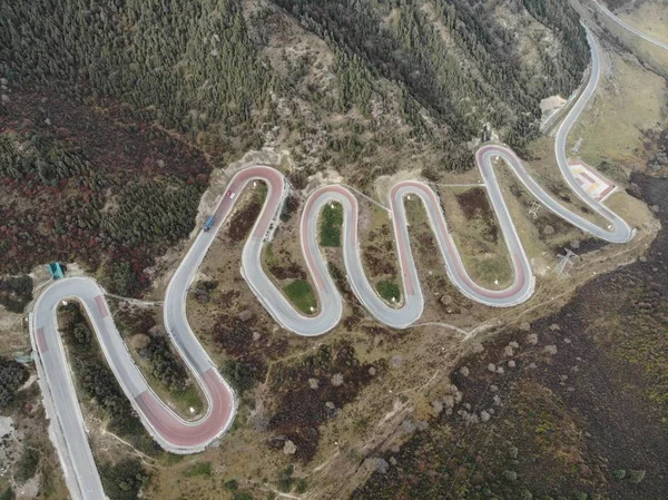 Una Foto Aerea Mostra Spettacolare Scenario Naturale Della Strada Montagna — Foto Stock