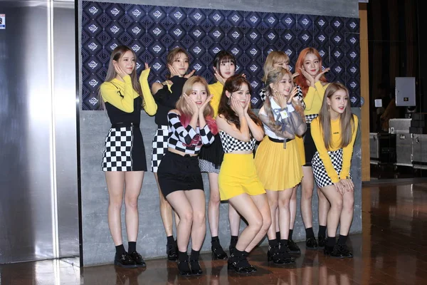 Miembros Del Grupo Chicas Surcoreanas Fromis Asisten Sesión Filmación Episodio — Foto de Stock