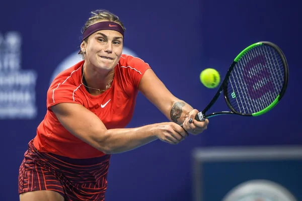 Aryna Sabalenka Білорусі Повертає Постріл Керолайн Гарсія Франції Своєму Матчі — стокове фото