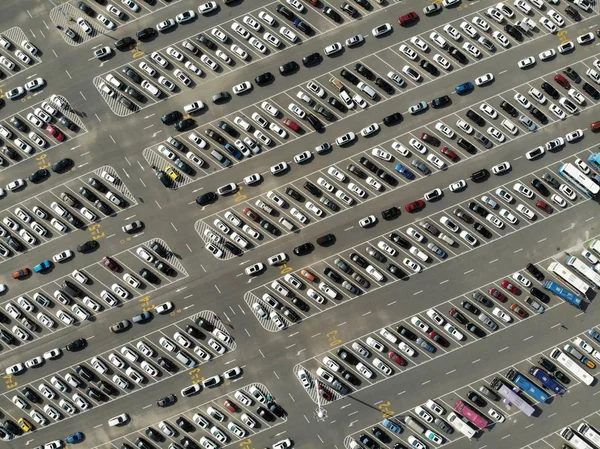 Légi Felvétel Parkoló Csaknem Teljes Üdülők Autók Egy Vidámparkban Során — Stock Fotó