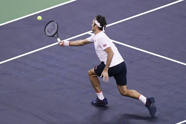Roger Federer Van Zwitserland Teruggegaan Een Schot Daniil Medvedev Van — Stockfoto