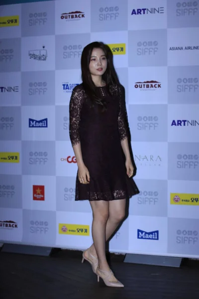 South Korean Actress Yoon Hee Poses She Arrives Red Carpet — Stock Photo, Image