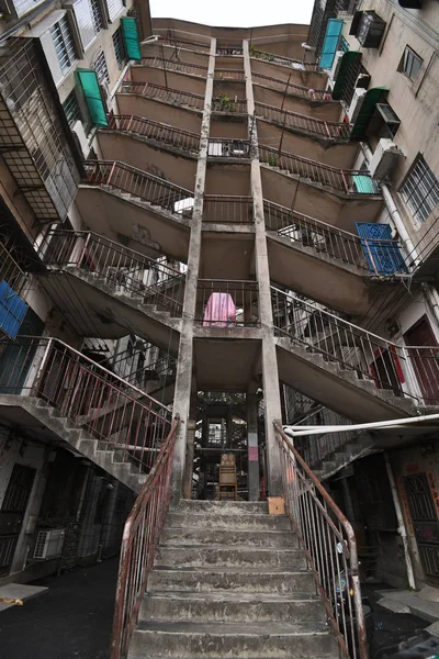 Vue Une Cage Escalier Partagée Par Deux Bâtiments Résidentiels Dans — Photo