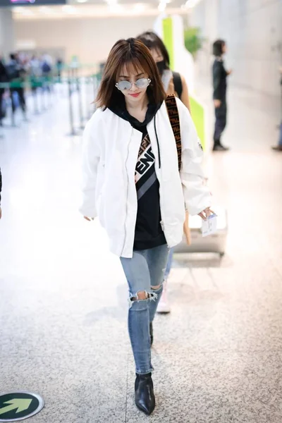 Тайванська Співачки Jolin Цай Приходить Міжнародного Аеропорту Хунцяо Вильоту Шанхаї — стокове фото
