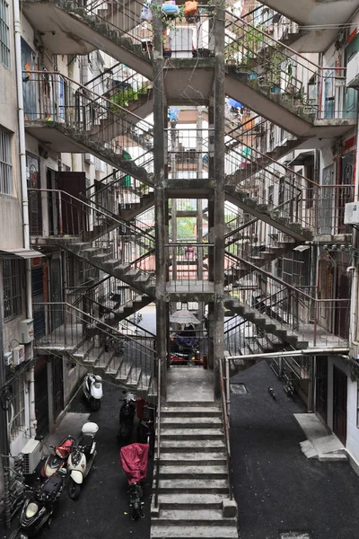 Vista Uma Escadaria Compartilhada Por Dois Edifícios Residenciais Uma Área — Fotografia de Stock