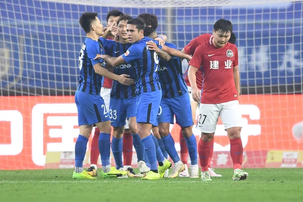 Spieler Von Jiangsu Suning Feiern Nach Ihrem Tor Gegen Henan — Stockfoto