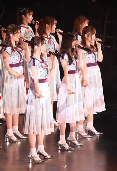 2018年12月1日 日本女孩偶像团体 Nogizaka46 在中国上海举行的音乐会上表演了日本女孩偶像团体 Nogizaka46 的其他成员 前台中心和其他成员 — 图库照片