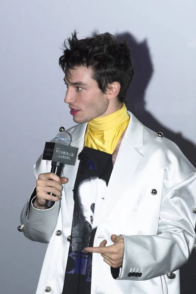 Amerikanische Schauspielerin Und Sängerin Ezra Miller Besucht Ein Fan Meeting — Stockfoto