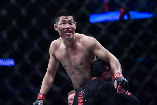 Jingliang China Guantes Rojos Reacciona Después Derrotar David Zawada Alemania —  Fotos de Stock