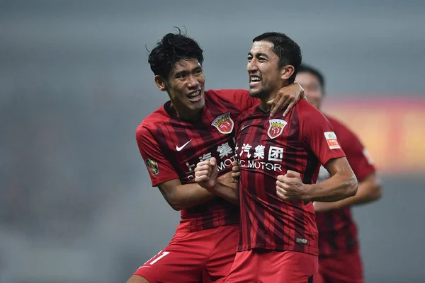 Giocatore Calcio Uzbeko Odil Ahmedov Destra Shanghai Sipg Festeggia Dopo — Foto Stock