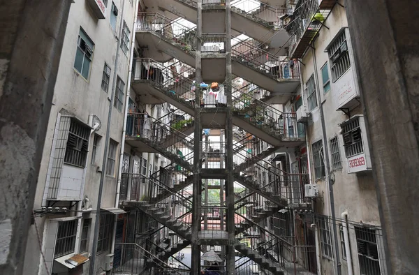 Vista Uma Escadaria Compartilhada Por Dois Edifícios Residenciais Uma Área — Fotografia de Stock