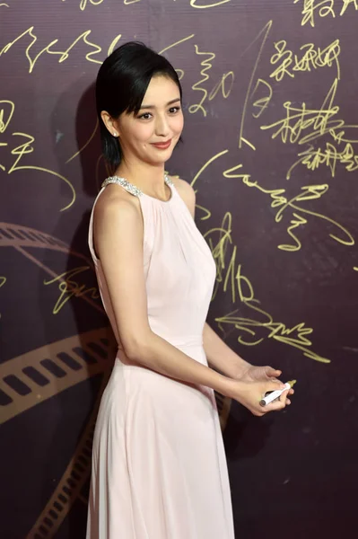 Chińska Aktorka Tong Liya Stwarza Ona Przybywa Czerwonym Dywanie Huabiao — Zdjęcie stockowe