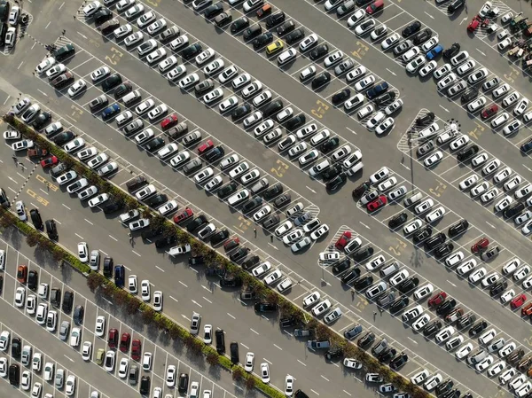 Uma Vista Aérea Área Estacionamento Quase Cheia Carros Turistas Parque — Fotografia de Stock