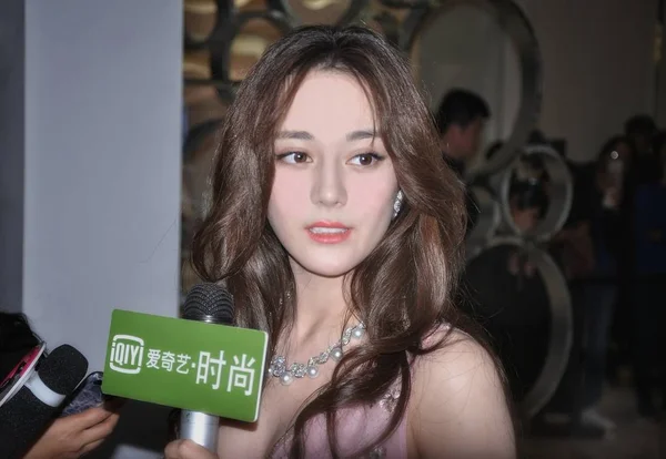 Chinese Oeigoerse Actrice Dilraba Dilmurat Woont Openingsceremonie Voor Mikimoto Premium — Stockfoto