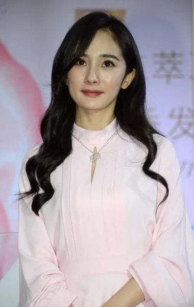 Chinese Actrice Yang Woont Een Promotioneel Evenement Voor Lux Shanghai — Stockfoto