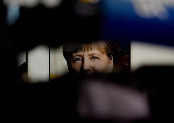 Een Affiche Van Duitse Bondskanselier Angela Merkel Wordt Gezien Het — Stockfoto