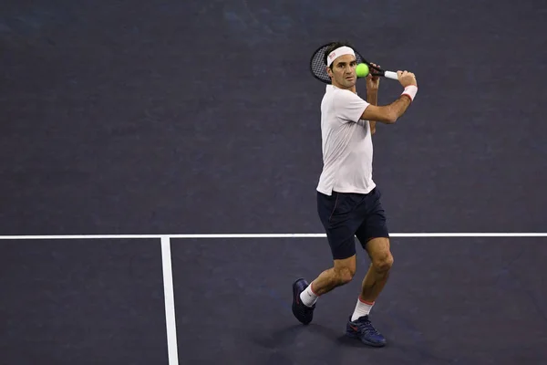 Roger Federer Suíça Serve Contra Roberto Bautista Agut Espanha Sua — Fotografia de Stock