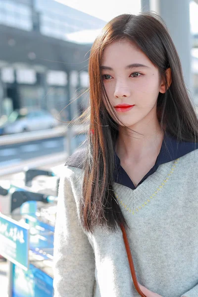 Chinese Singer Actress Jingyi Arrives Shanghai Hongqiao International Airport Shanghai — Stock Photo, Image