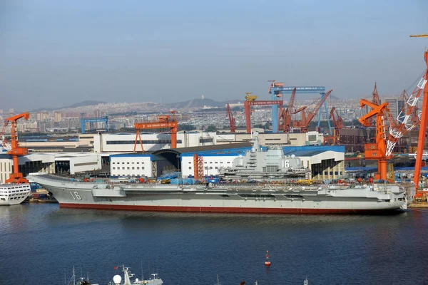 China First Domestically Built Aircraft Carrier Type 001A Arrives Shipyard — Stock Photo, Image