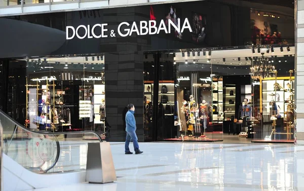 Pelanggan Berjalan Melewati Toko Butik Dolce Gabbana Sebuah Pusat Perbelanjaan — Stok Foto