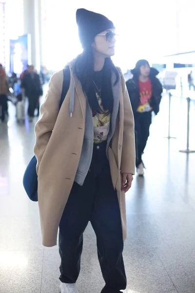中国の女優 チェンは 2018 日中国北京市に北京首都国際空港で描かれています — ストック写真