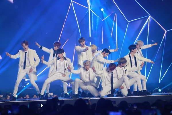 Membros Boy Band Sul Coreana Wanna One Apresentam Durante 2018 — Fotografia de Stock