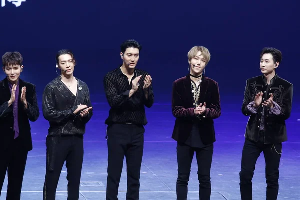 Dél Koreai Fiú Csoport Super Junior Tagjai Részt Vesznek Kirakat — Stock Fotó