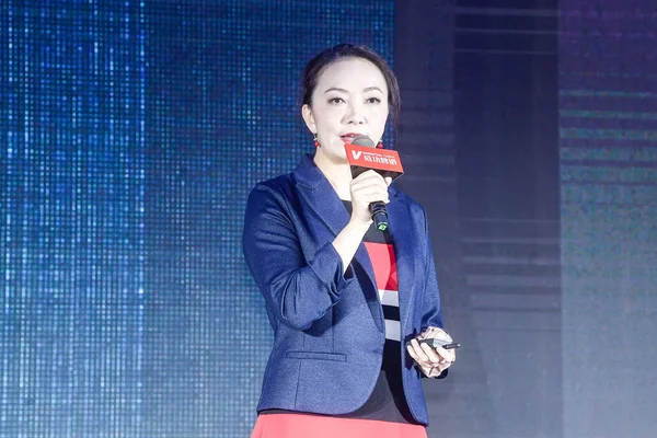 Amy Chen Senior Marketing Director Von Cloud Nimmt Der Innovativen — Stockfoto