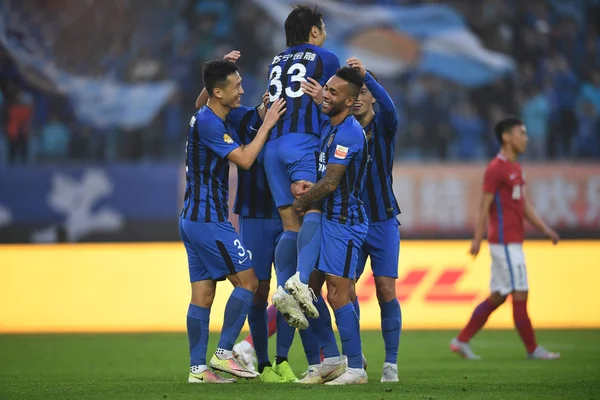 Spieler Von Jiangsu Suning Feiern Nachdem Wang Song Ihrem Rundenspiel — Stockfoto