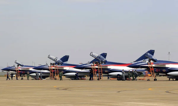 中国人民解放军 空军巴伊特技飞行队 战斗机抵达珠海金湾机场 即将在 举行第十二届中国国际航空航天展览会 也称为2018年中国航空展 — 图库照片